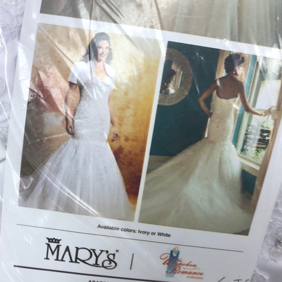 Ivory wedding gown with rhinestones and corset tie - Picture 7 of 7